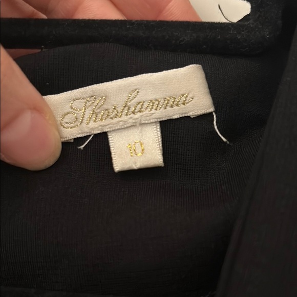 Elegant Black Dress - Picture 3 of 5